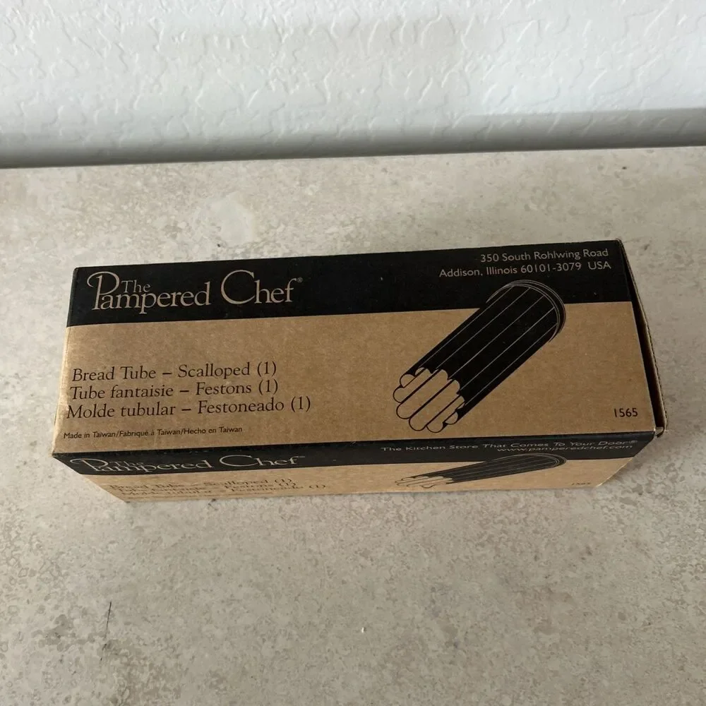 Pampered Chef Scalloped Bread Tube Pan with Recipes and Instructions #1565